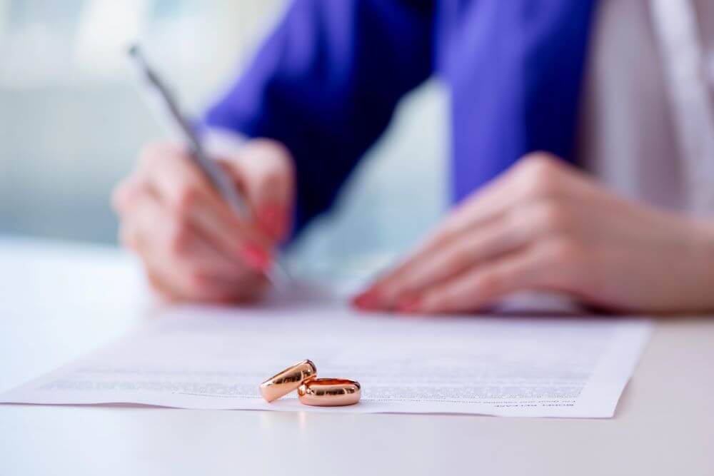 signing divorce papers